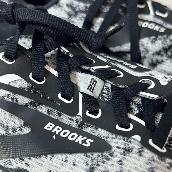 Brooks Size 12 Adrenaline GTS 23 Lightweight Zebra Black White Running Shoe - Picture 4 of 13